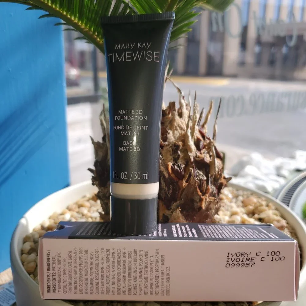 Ivory C 100 Matte 3D Foundation - Combo to Oily Skin - Timewise Mary Kay